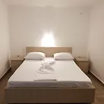 Evana House 3*
