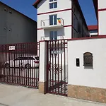 Evana House 3*