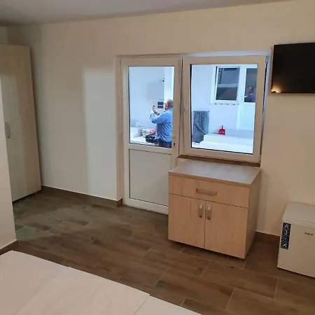 Evana House Pensión 3*