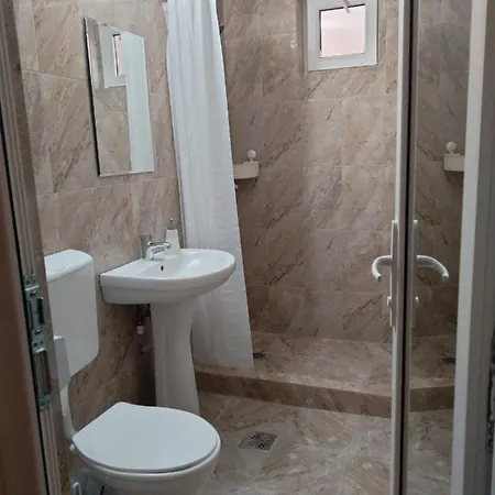 Pensión Evana House 3*