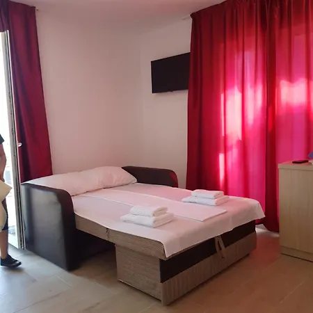 Evana House